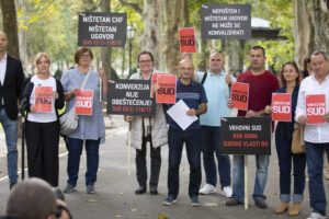 VRHOVNI SUD RH TENDENCIOZNIM PITANJIMA SUDU EU POKUŠAVA SPRIJEČITI BANKE U VRAĆANJU NOVCA OPLJAČKANIM POTROŠAČIMA!