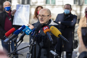 70.000 HRVATSKIH OBITELJI MOŽE PRIVATNIM TUŽBAMA BEZ RIZIKA BANKAMA UZETI 10 MILIJARDI KUNA! <br> 55.000 OBITELJI MORA SE STRPJETI DO ODLUKE SUDA EU O KONVERTIRANIM KREDITIMA! <br> GORAN ALEKSIĆ ZATRAŽIO JE KAZNENU ISTRAGU PROTIV OSUĐENIH BANAKA NA ŽUPANIJSKOM SUDU U ZAGREBU!